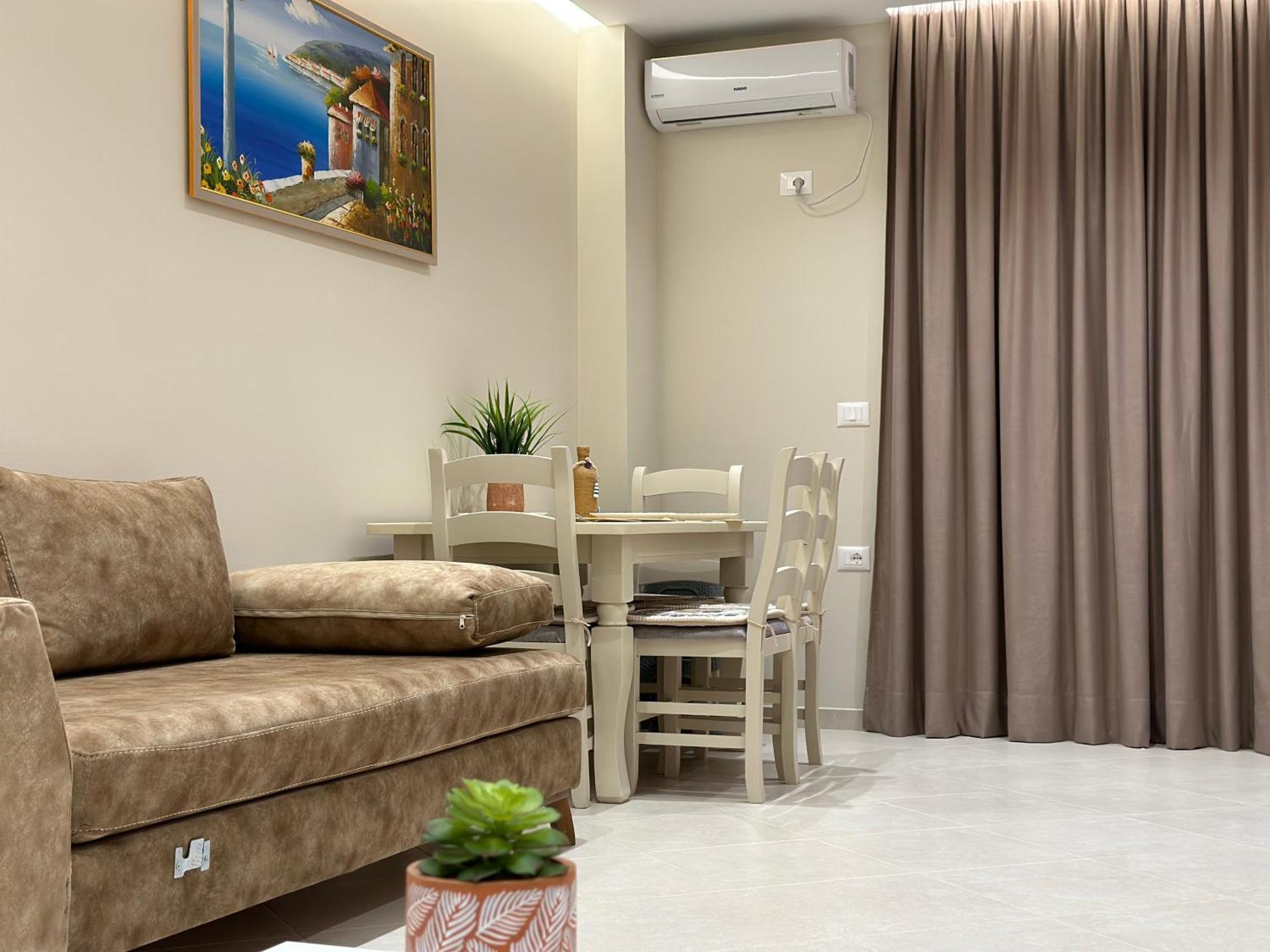 Beachfront Apartment With Balcony Vlorë 외부 사진