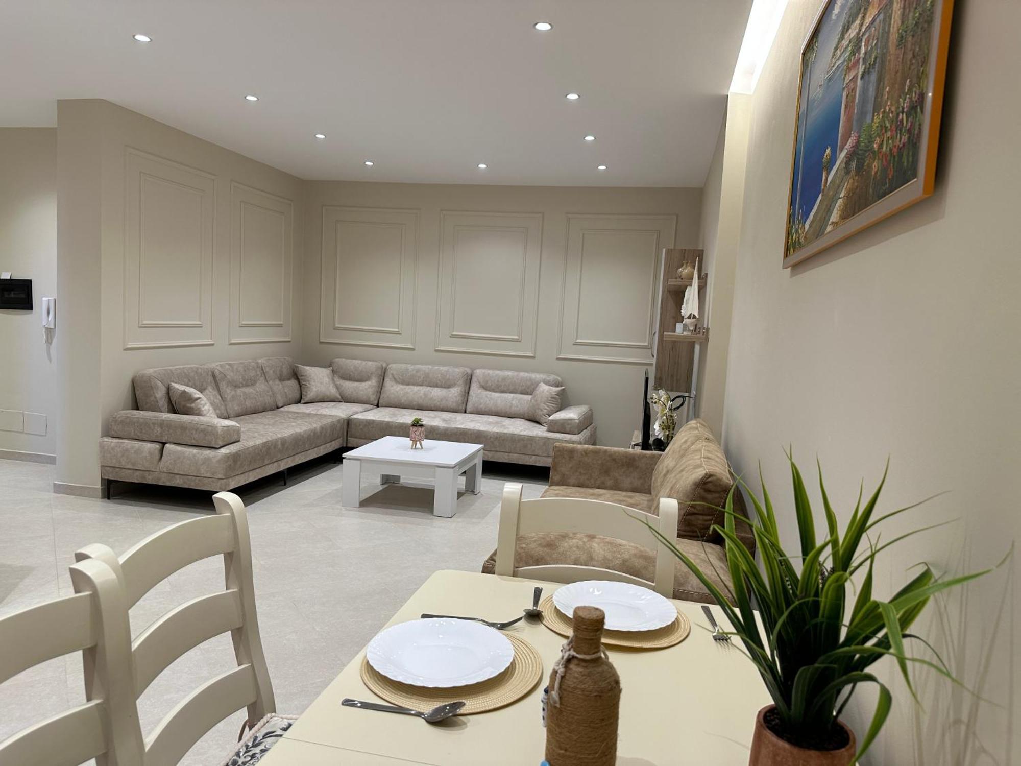 Beachfront Apartment With Balcony Vlorë 외부 사진