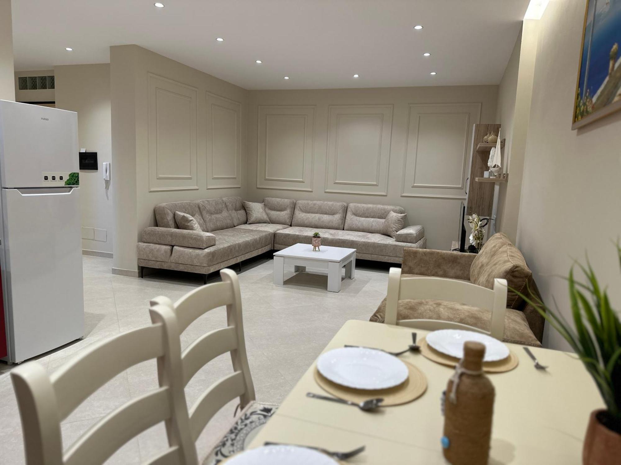 Beachfront Apartment With Balcony Vlorë 외부 사진