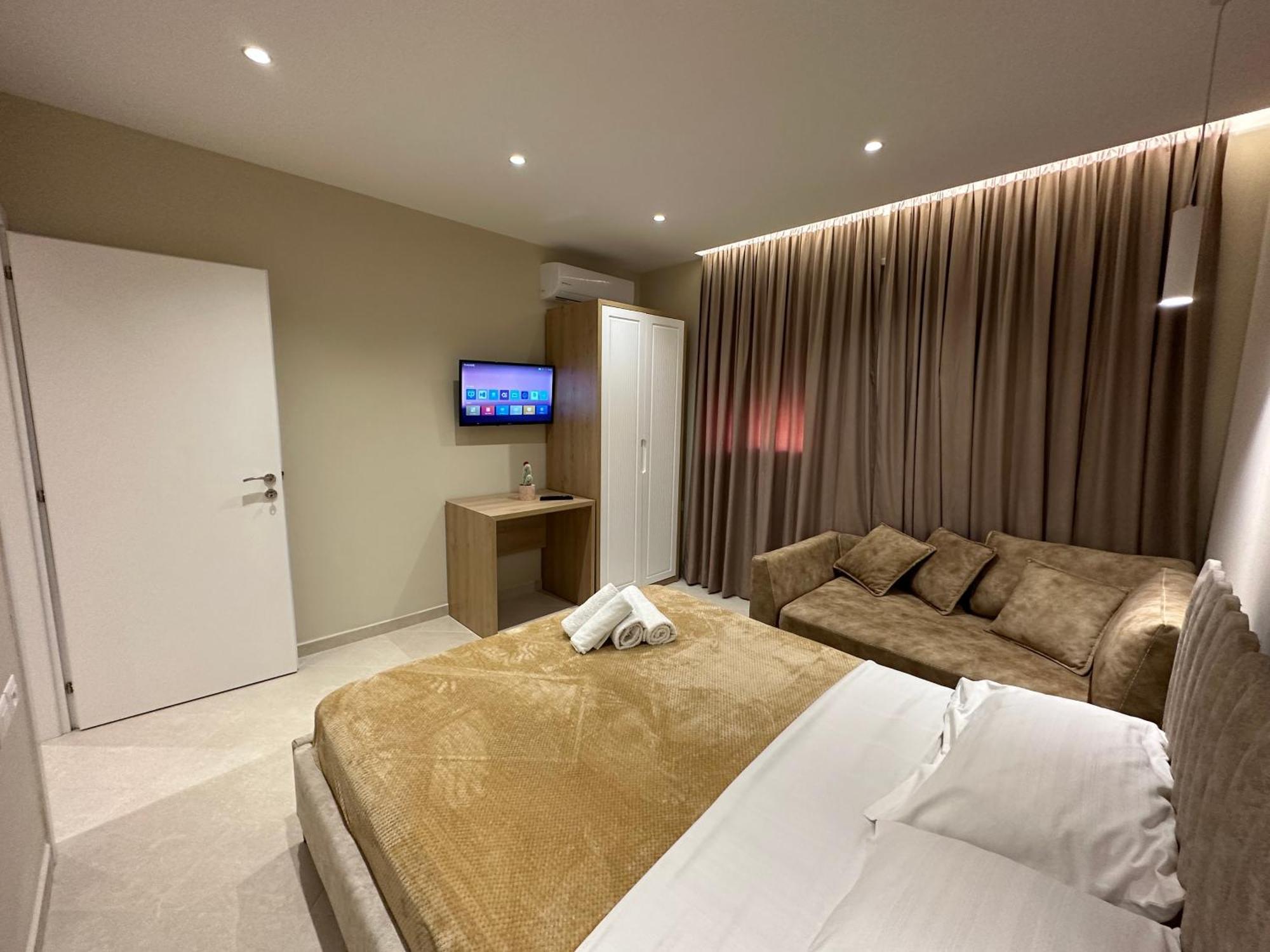 Beachfront Apartment With Balcony Vlorë 외부 사진