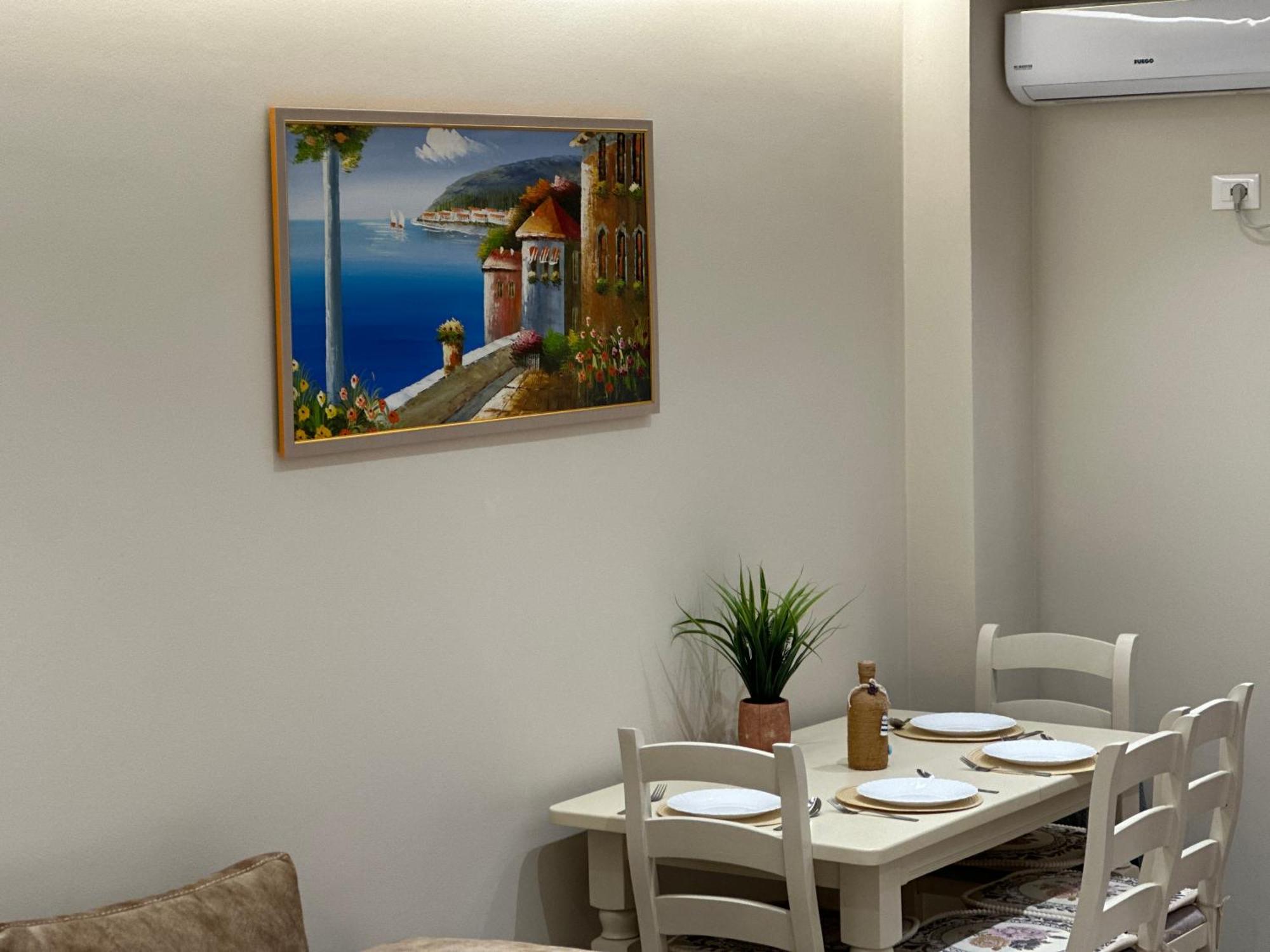 Beachfront Apartment With Balcony Vlorë 외부 사진