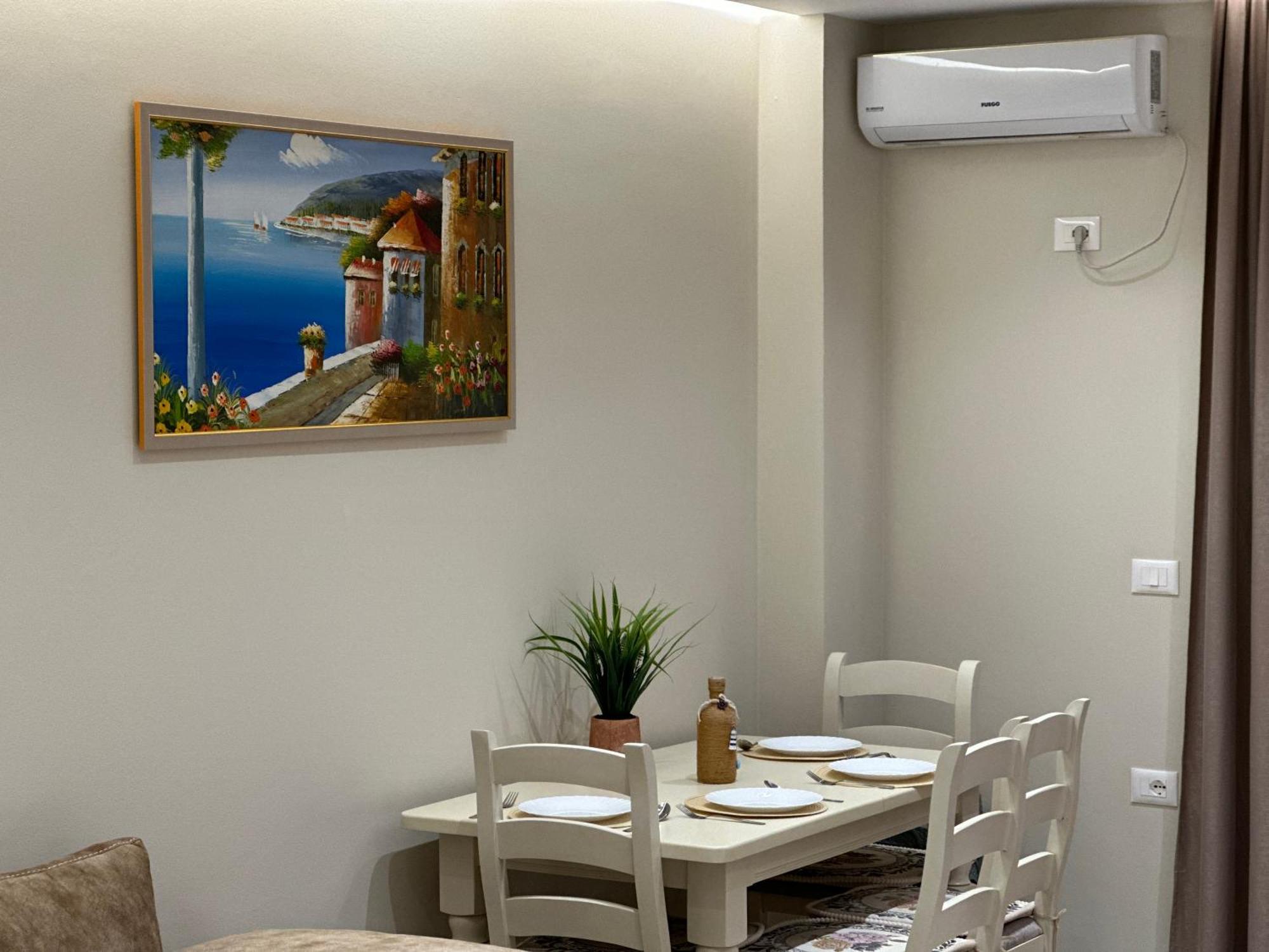 Beachfront Apartment With Balcony Vlorë 외부 사진