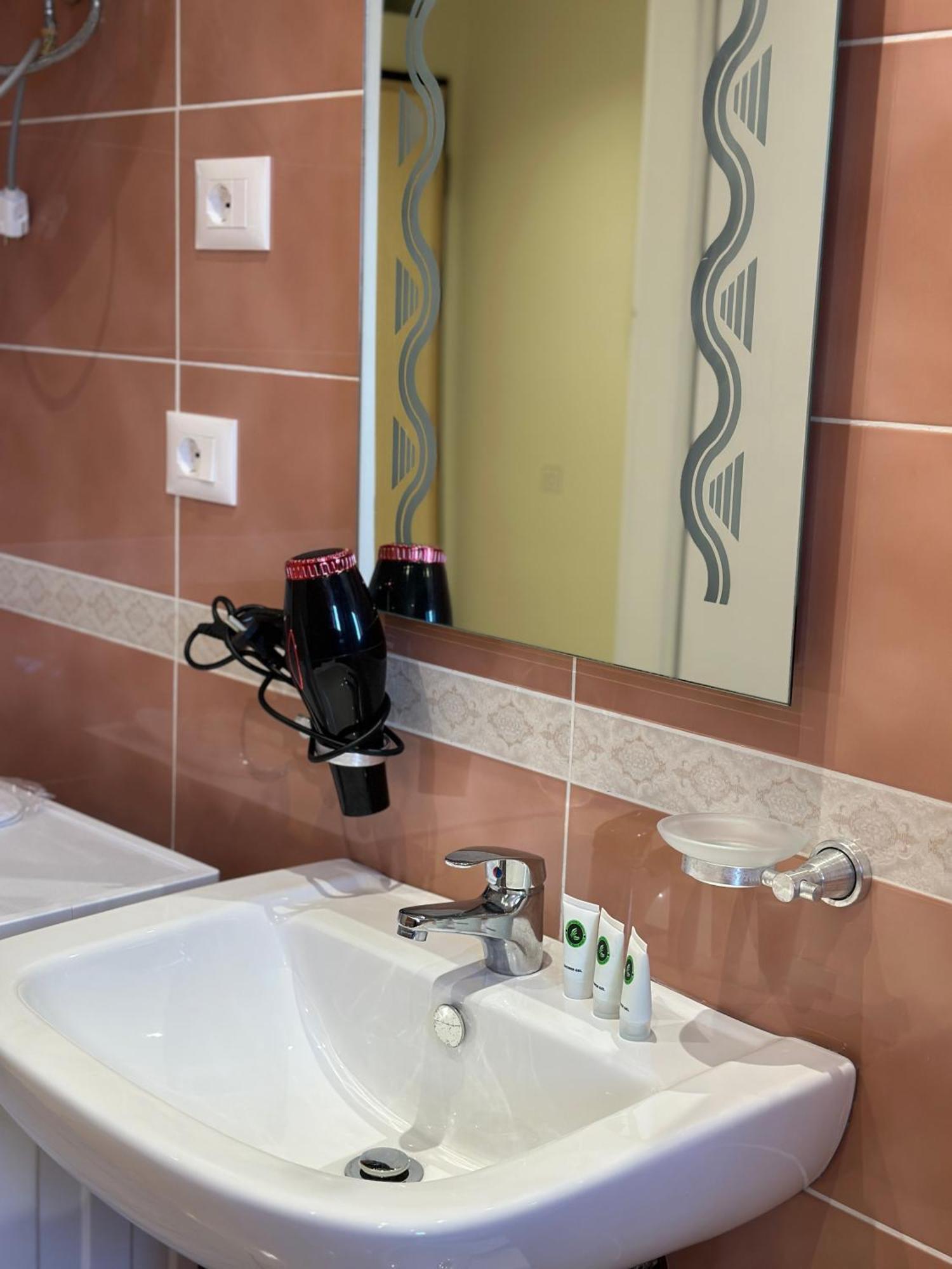 Beachfront Apartment With Balcony Vlorë 외부 사진