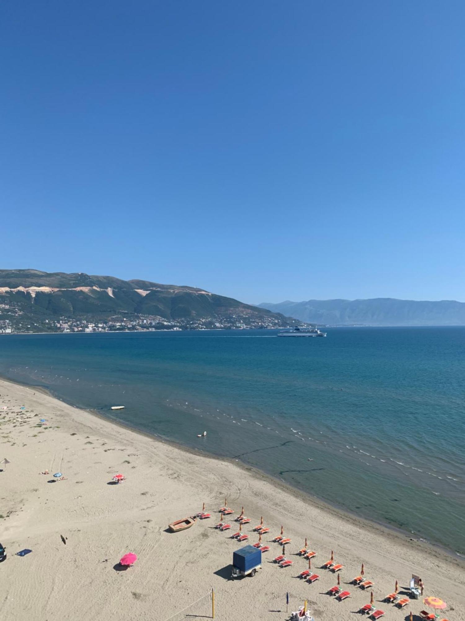 Beachfront Apartment With Balcony Vlorë 외부 사진